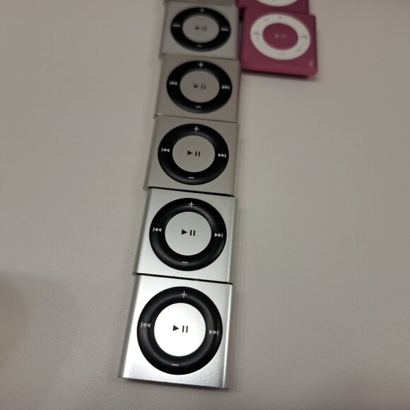 1X  Apple Ipod Shuffle 4th Generation 2GB with accessories - Picture 5 of 16